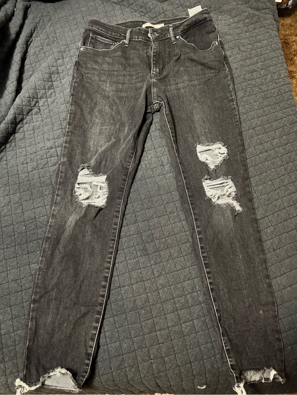 Levi's Women's Skinny Jeans in Washed Black with Distressed Knees